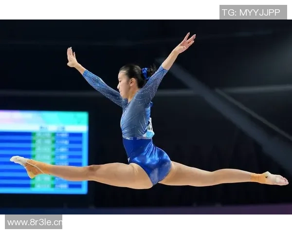 体操运动员突破极限勇攀高峰展现青春风采与拼搏精神